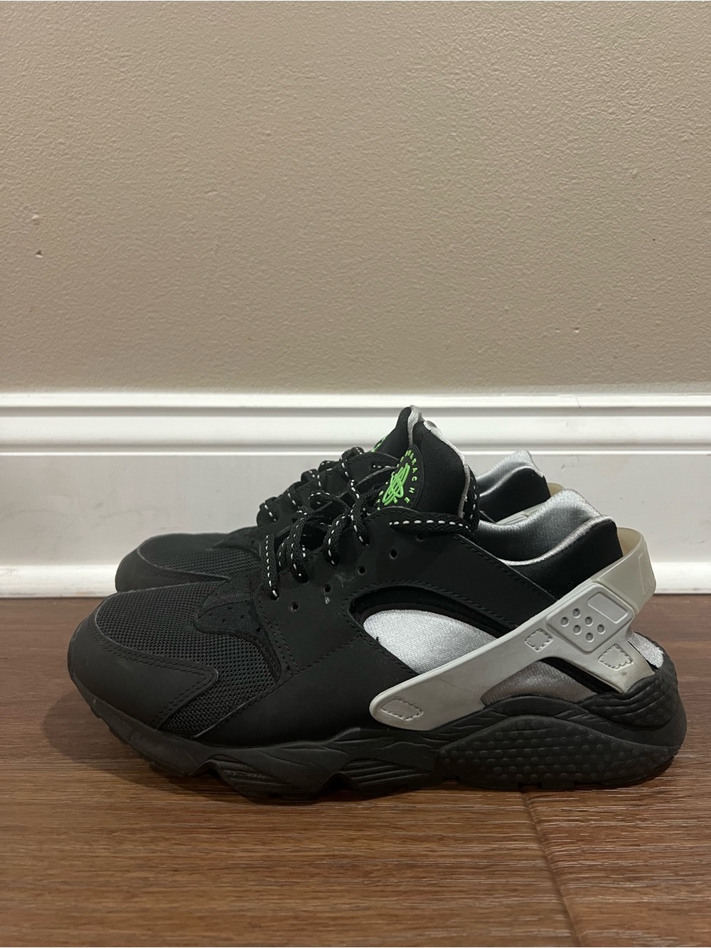 Nike Men’s Black Huarache